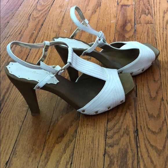 Heals - Picture 2 of 3